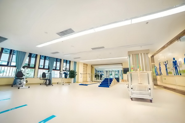 超生落户深圳新政策_于佩尔：热爱永远不会消失 于佩尔热爱永远不会消此鉴于